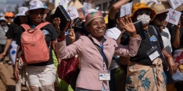 IA acelera tradução da Bíblia, restando menos de 1.000 idiomas a serem traduzidos