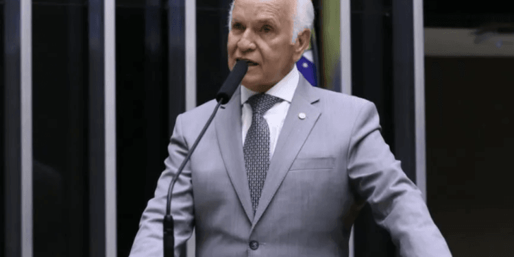 Gilberto Nascimento é eleito presidente da Bancada Evangélica