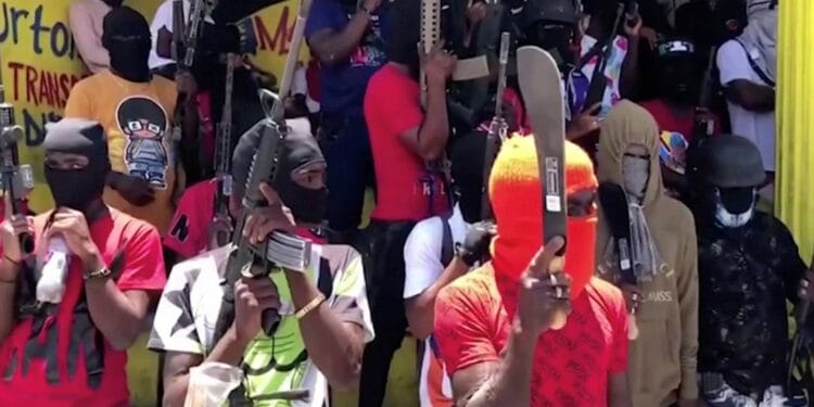 Pastor atua para salvar crianças das gangues, no Haiti