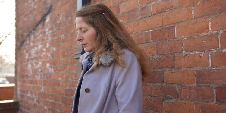 Cristã volta a ser alvo da polícia por orar perto de clínica de aborto: “Discriminação”