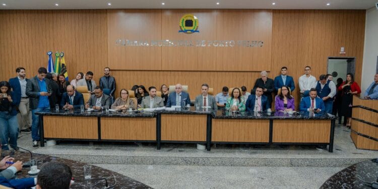 Prefeito Léo Moraes participa da Abertura do Ano Legislativo na Câmara Municipal