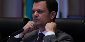 Anderson Torres pede acareação a Moraes com ex-comandante do Exército