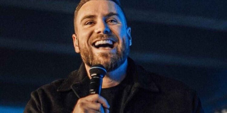 Pastor “leiloa” relógio de luxo recebido como oferta durante culto