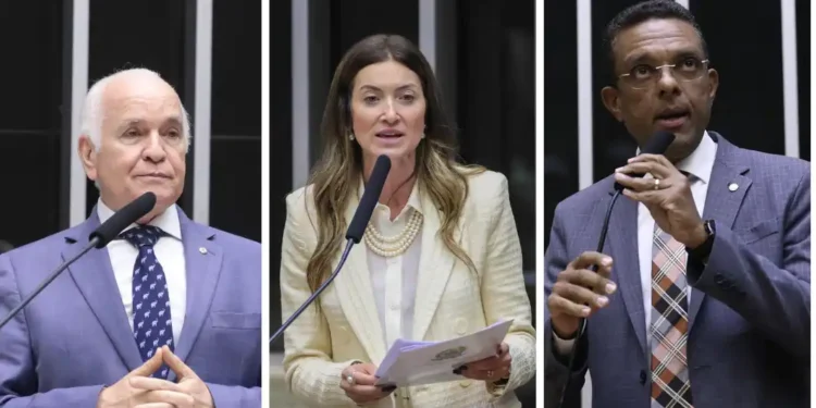 Dividida, bancada evangélica escolhe novo presidente nesta terça-feira