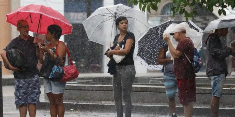 Fevereiro deve ter chuva em diversas regiões do Brasil; veja a previsão do tempo