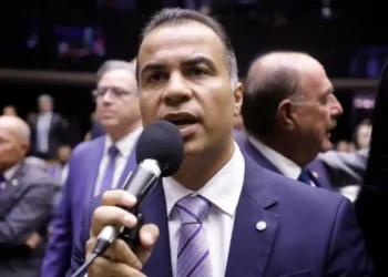 Em meio à votação da presidência na Câmara, o deputado Filipe Martins solicitou um minuto de silêncio em memória da Bispa Keila Ferreira