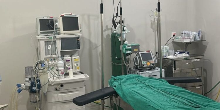Centro Cirúrgico do Hospital Regional de São Francisco é entregue após reforma e volta a realizar partos cesarianos