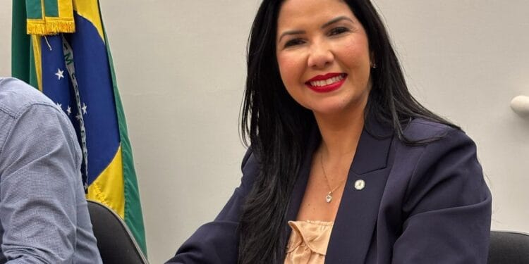 Deputada Cristiane Lopes apresenta projeto de lei para regularização fundiária em Rondônia