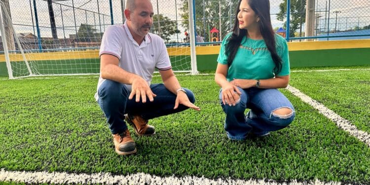Cristiane Lopes acompanha fase final da revitalização do Campo do Abobrão e destaca investimento de R$ 3 milhões para a obra