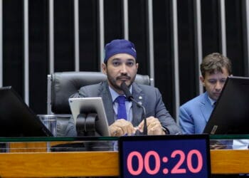 10 ANOS: Cadeia para quem zombar de Jesus Cristo no Carnaval: esse é o PL do Dr. Fernando Máximo