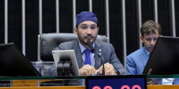 10 ANOS: Cadeia para quem zombar de Jesus Cristo no Carnaval: esse é o PL do Dr. Fernando Máximo