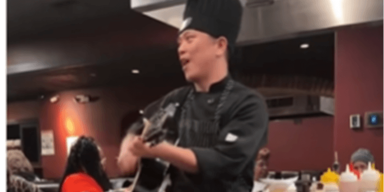 Chef de cozinha emociona ao louvar a Deus durante atendimento