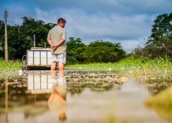 Orientação sobre riscos da leptospirose em dias chuvosos é repassada à população pelo governo de RO