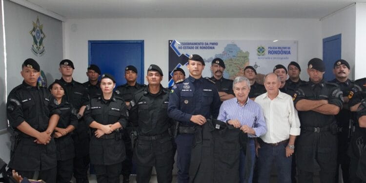 Policiais Militares do BPTAR recebem fardamento