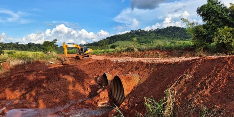 Governo de RO instala tubos de aço e libera tráfego na RO-383 em Alta Floresta d’Oeste