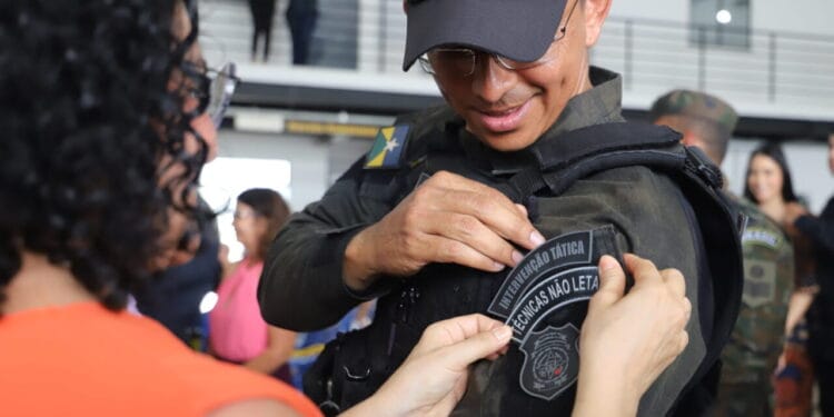 Policiais penais recebem certificados de conclusão por Curso de Técnicas Não Letais, em Porto Velho