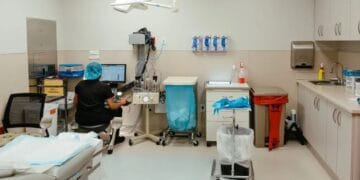 Abortos mal feitos e esgoto no chão: jornal denuncia clínicas