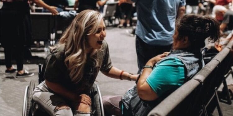 Empurrada de penhasco, mulher sobrevive e agradece a Deus