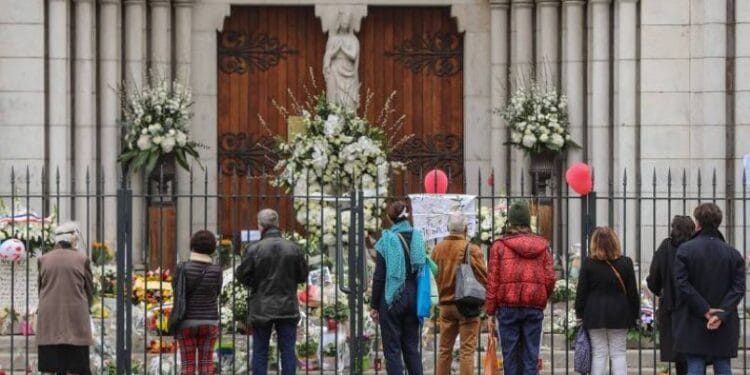 Extremista confessa assassinato de fiéis em igreja na França