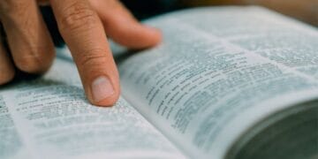 Bíblia ESV revisa tradução de versículos e altera texto de Gênesis