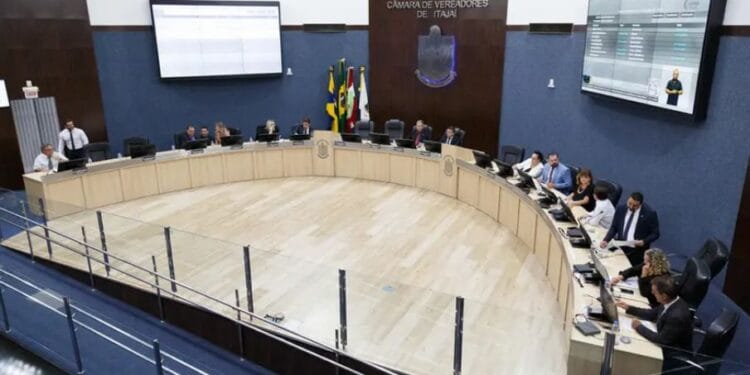 PSOL vai à Justiça contra leitura da Bíblia em Câmara de Itajaí
