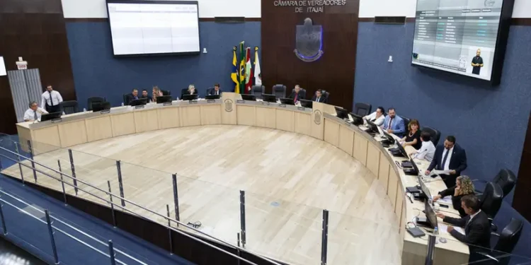 PSOL entra com ação contra leitura da Bíblia em Câmara de Itajaí, SC