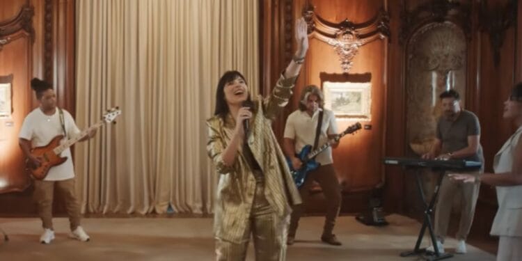 ‘Único’ é a nova música de Fernanda Brum: ‘Adoração profunda’