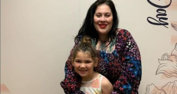 Satanista se rende a Cristo e é curada de câncer na garganta