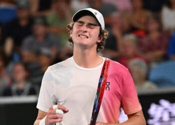 Depois de ganhar título, João Fonseca é eliminado na estreia do Rio Open