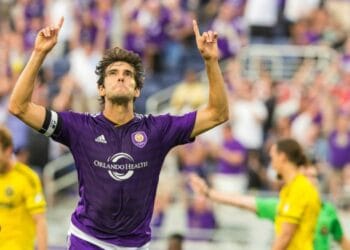 Fator evangélico: grupos de oração ganham força no futebol