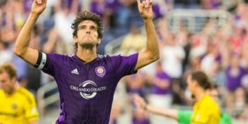 Fator evangélico: grupos de oração ganham força no futebol