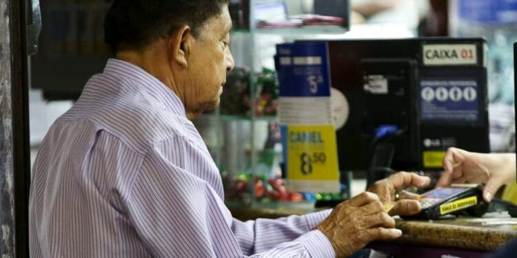 Prazo do crédito consignado do INSS sobe de 84 para 96 meses