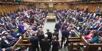 Esquerda tenta censurar orações no Parlamento britânico