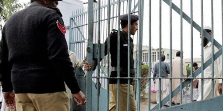 Jovem cristão preso no Paquistão por blasfêmia consegue fiança