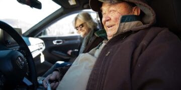 Pastor que perdeu tudo em furacão recebe carro de missionários