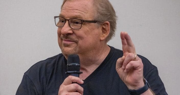 Rick Warren apaga post em que dizia que cruz teve gesto político