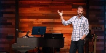 Crise após suicídio de esposa do pastor obriga igreja a fechar