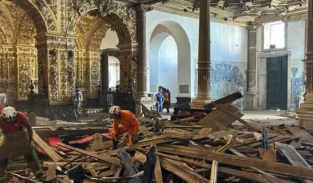 Desabamento do teto de igreja em Salvador deixa uma turista morta e seis feridos
