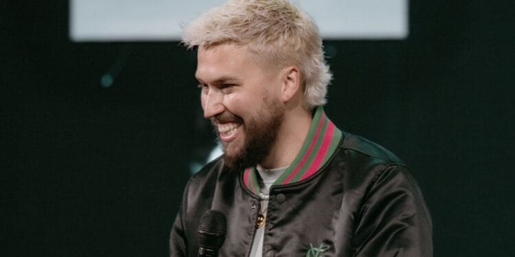 Pastor de jovens é desligado por igreja após acusação de abusos