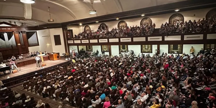 “Vi tumores desaparecendo”: Pastor relembra milagres durante avivamento de Asbury