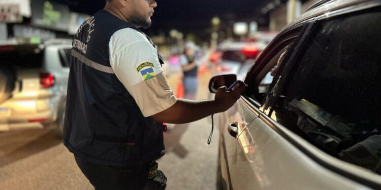Condução de veículo sob efeito de álcool resulta em multa de quase R$ 3 mil e suspensão da CNH, alerta Detran-RO