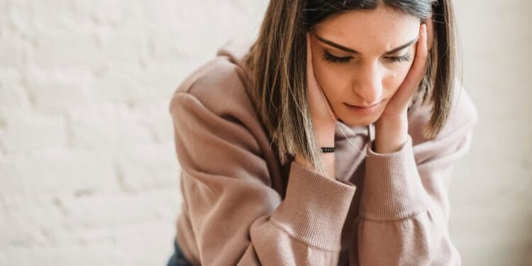 Mulheres que fizeram aborto enfrentam maior risco de suicídio, diz pesquisa