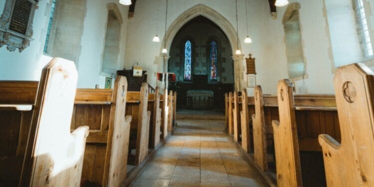 58% dos britânicos que frequentaram a igreja na infância não são mais cristãos