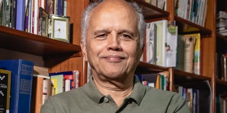 ‘A Bíblia não é desatualizada’, destaca pastor que atua em traduções bíblicas