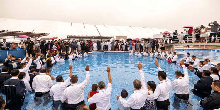 Igreja batiza 16 mil novos cristãos em diversos países da América Latina: ‘Uma grande festa’