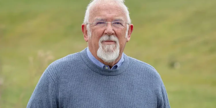 Pastor é processado por pregar João 3:16 próximo à clínica de aborto na Irlanda do Norte