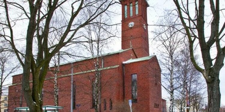 Igreja finlandesa usa IA para conduzir culto: ‘Sem profundidade espiritual’