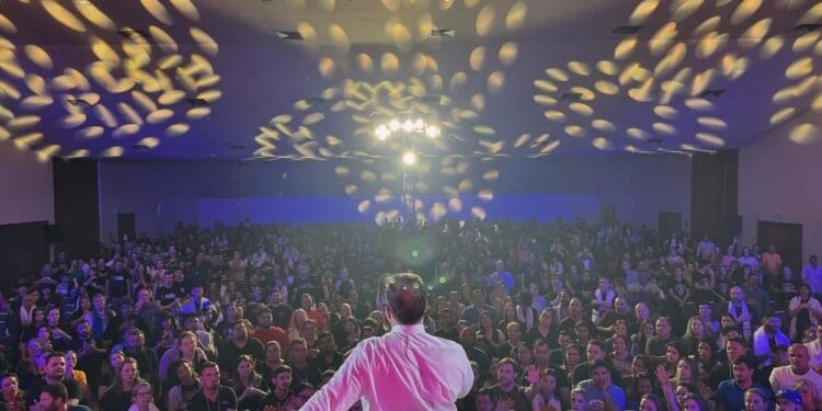 “Muitos estão na igreja há décadas, mas não são maduros na fé”, afirma pastor