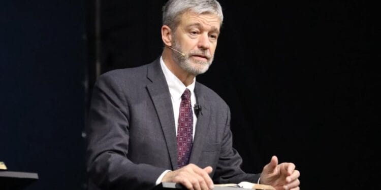 “Você pode ter uma teologia muito boa e não permanecer em Cristo”, exorta Paul Washer