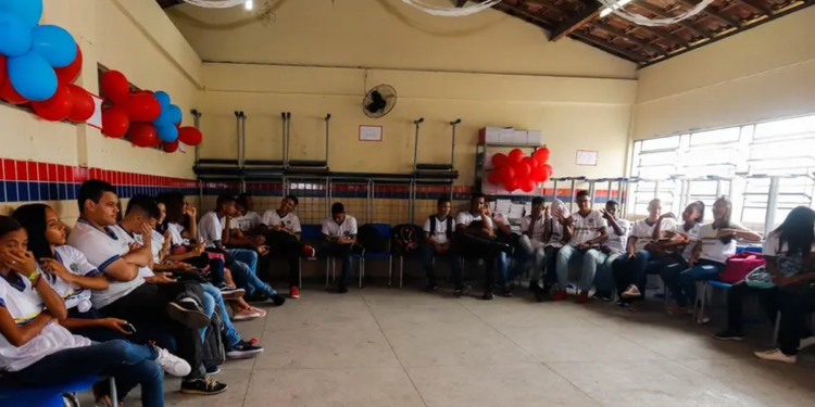 Ministério Público decide que não proibirá intervalos bíblicos em escolas em PE